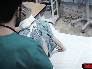 medic gives patient a sponge tub and vaginal investigate